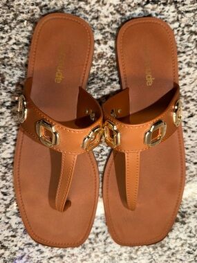 Larroude Milan S In Caramel PVC - size 8/9